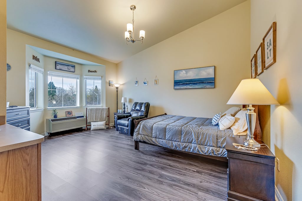 2025 Lighthouse L-33